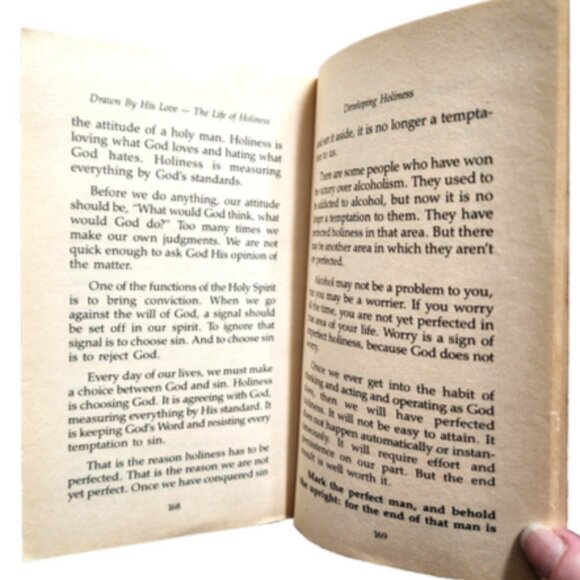 John Hagee 3 Bks in 1 Vol. - Beginning of the End, Final Dawn, Day of Deception - Picture 5 of 6